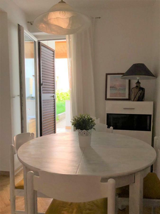 Apartman Gloria Lägenhet Mali Lošinj Exteriör bild